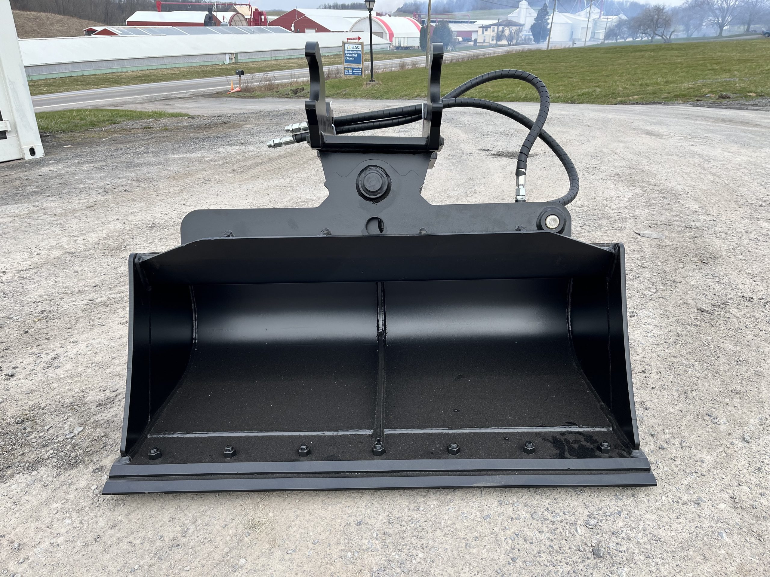 42" Hydraulic Tilt Ditch Cleaning Bucket for Kubota KX040 Diesel