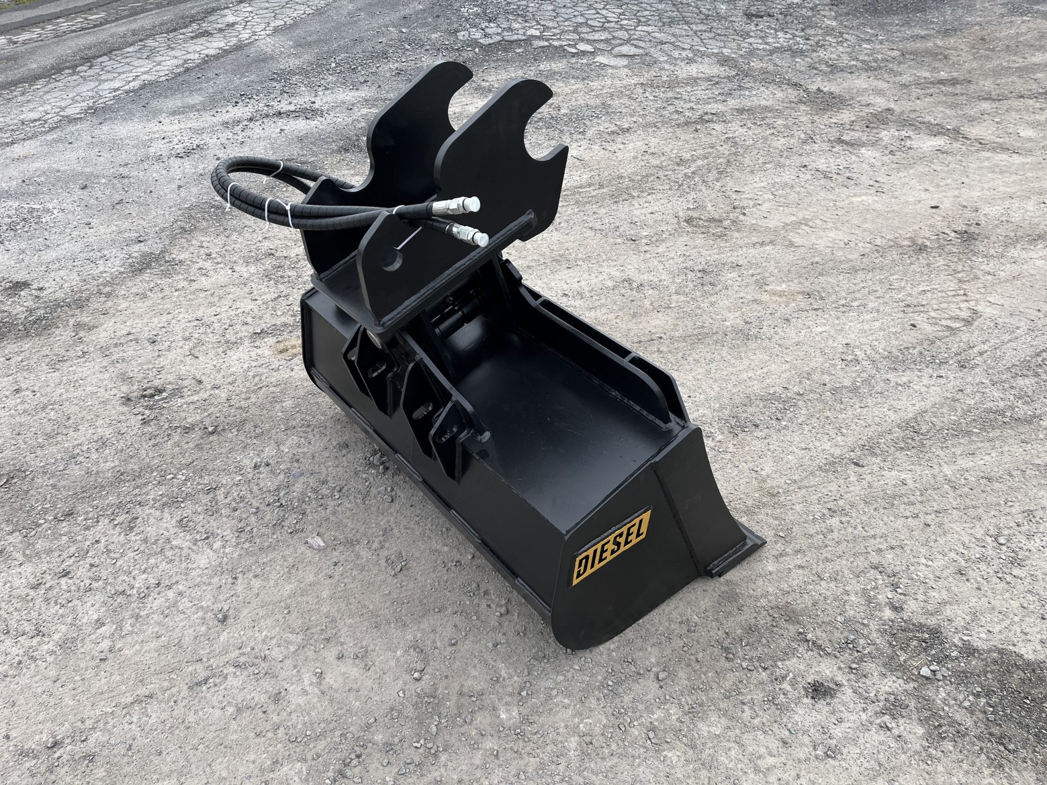 42" Hydraulic Tilt Ditch Cleaning Bucket for Kubota KX057 Diesel